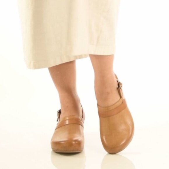 NEWDANSKO Clogs Tammy Slingback in TanGENUINE LEATHER 256 5S3